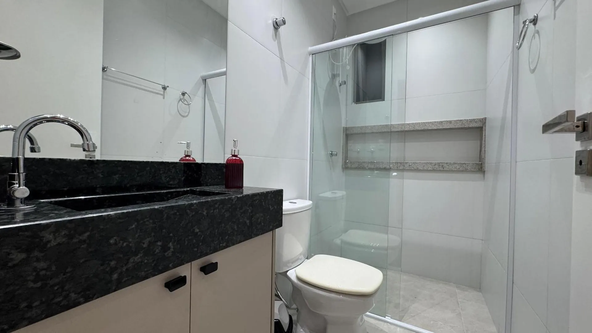 Apartamentos Elegance Bombinhas 0*,